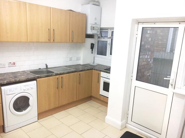 			NEW INSTRUCTION (Private Garden), 4 Bedroom, 1 bath, 1 reception Flat			 Melrose Avenue, Willesden Green