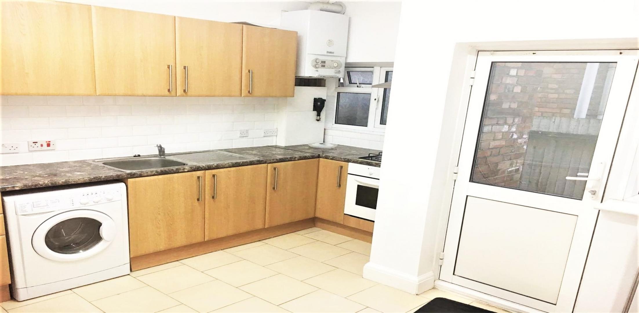 			PRIVATE GARDEN, 3 Bedroom, 1 bath, 1 reception Flat			 Melrose Avenue, Willesden Green