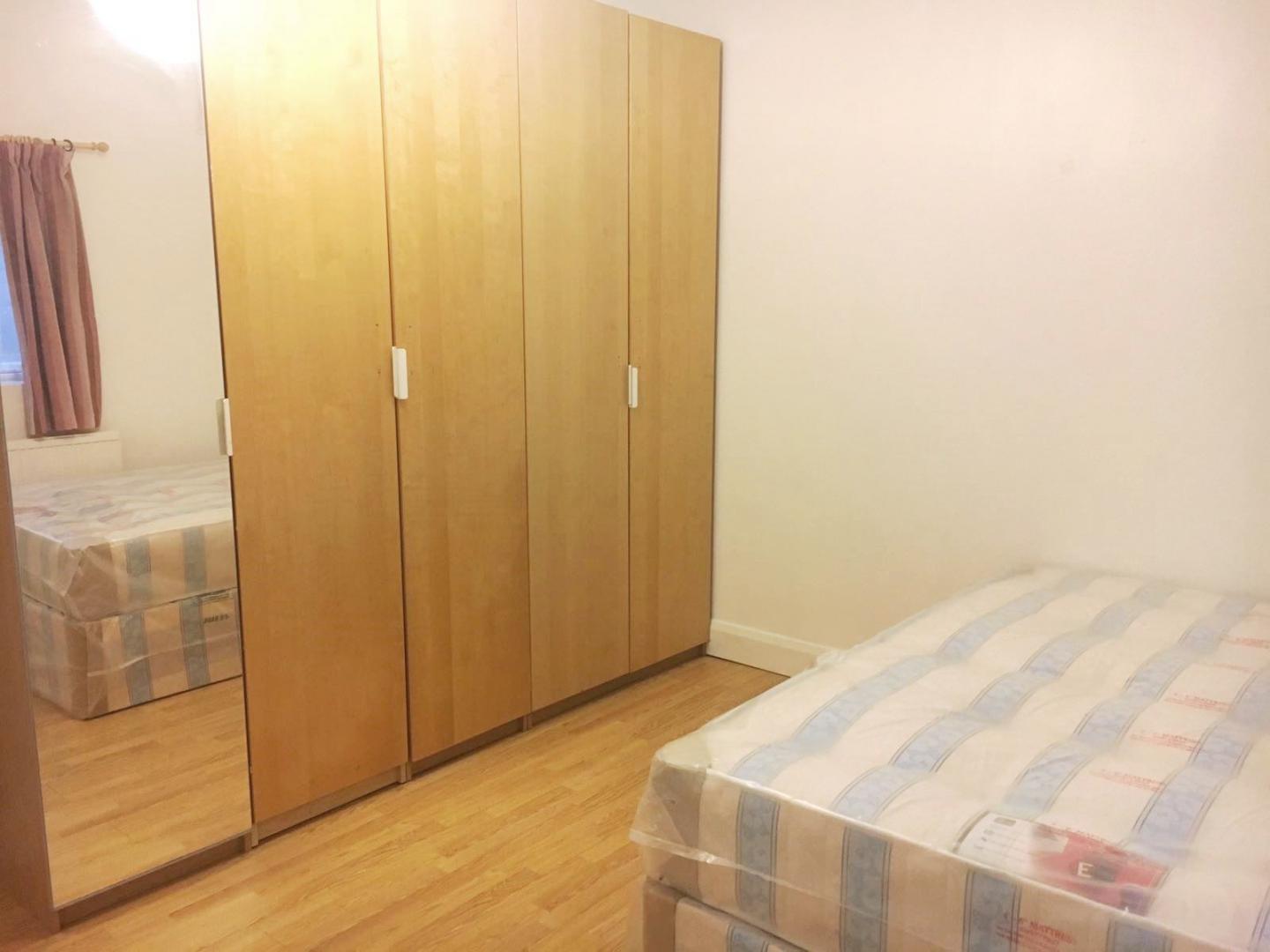 			NEW INSTRUCTION (Private Garden), 4 Bedroom, 1 bath, 1 reception Flat			 Melrose Avenue, Willesden Green