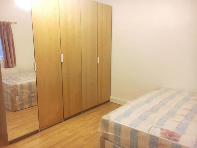 			NEW INSTRUCTION (Private Garden), 4 Bedroom, 1 bath, 1 reception Flat			 Melrose Avenue, Willesden Green