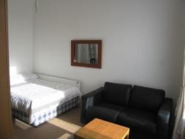 			Studio Apartment, 1 bath, 1 reception Flat			 Willesden Lane, KILBURN NW6