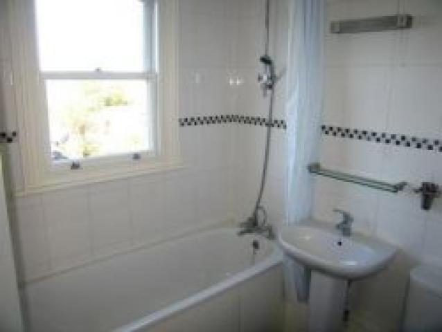 			2 Bedroom, 1 bath, 1 reception Flat			 Chichele Road, WILLESEDEN GREEN NW2