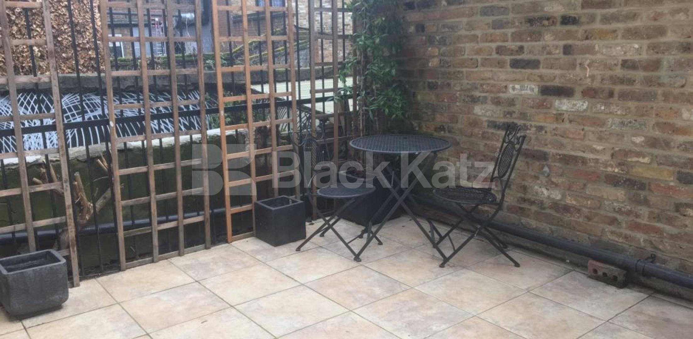 			2 Bedroom, 1 bath, 1 reception Ground Floor Maisonette			 Kingsland Road, HAGGERSTON-DALSTON-SHOREDITCH