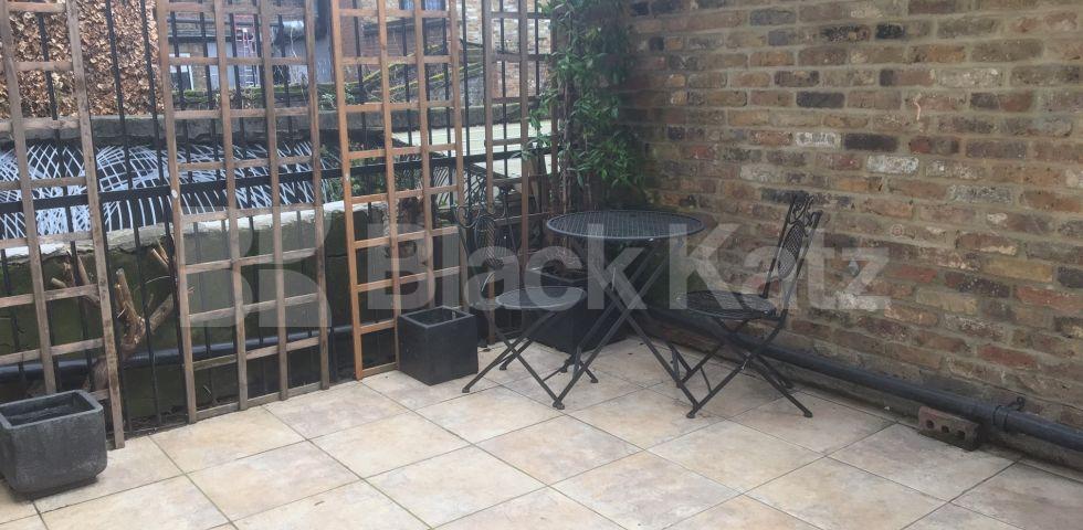 			2 Bedroom, 1 bath, 1 reception Ground Floor Maisonette			 Kingsland Road, HAGGERSTON-DALSTON-SHOREDITCH