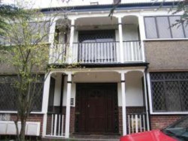 			2 Bedroom, 1 bath, 1 reception Flat			 Donnington Road, WILLESDEN GREEN/KENSAL GREEN NW10