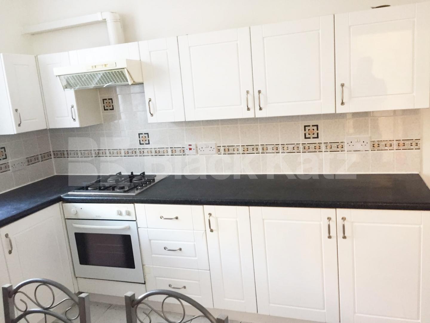 			GREAT SPACIOUS SPLIT LEVEL TWO BEDROOM APARTMENT, 2 Bedroom, 1 bath, 1 reception Flat			 Commercial Road, ALDGATE-WHITECHAPEL-SHADWELL