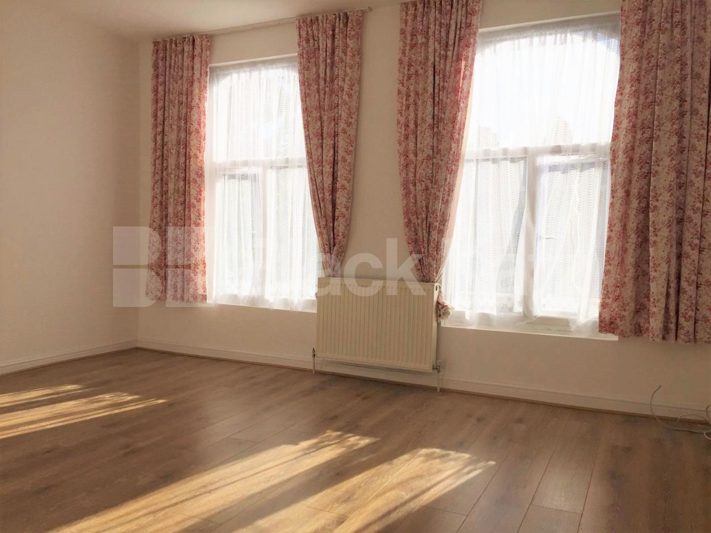 			GREAT SPACIOUS SPLIT LEVEL TWO BEDROOM APARTMENT, 2 Bedroom, 1 bath, 1 reception Flat			 Commercial Road, ALDGATE-WHITECHAPEL-SHADWELL