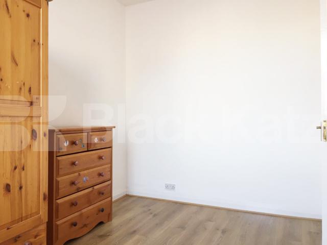 			GREAT SPACIOUS SPLIT LEVEL TWO BEDROOM APARTMENT, 2 Bedroom, 1 bath, 1 reception Flat			 Commercial Road, ALDGATE-WHITECHAPEL-SHADWELL