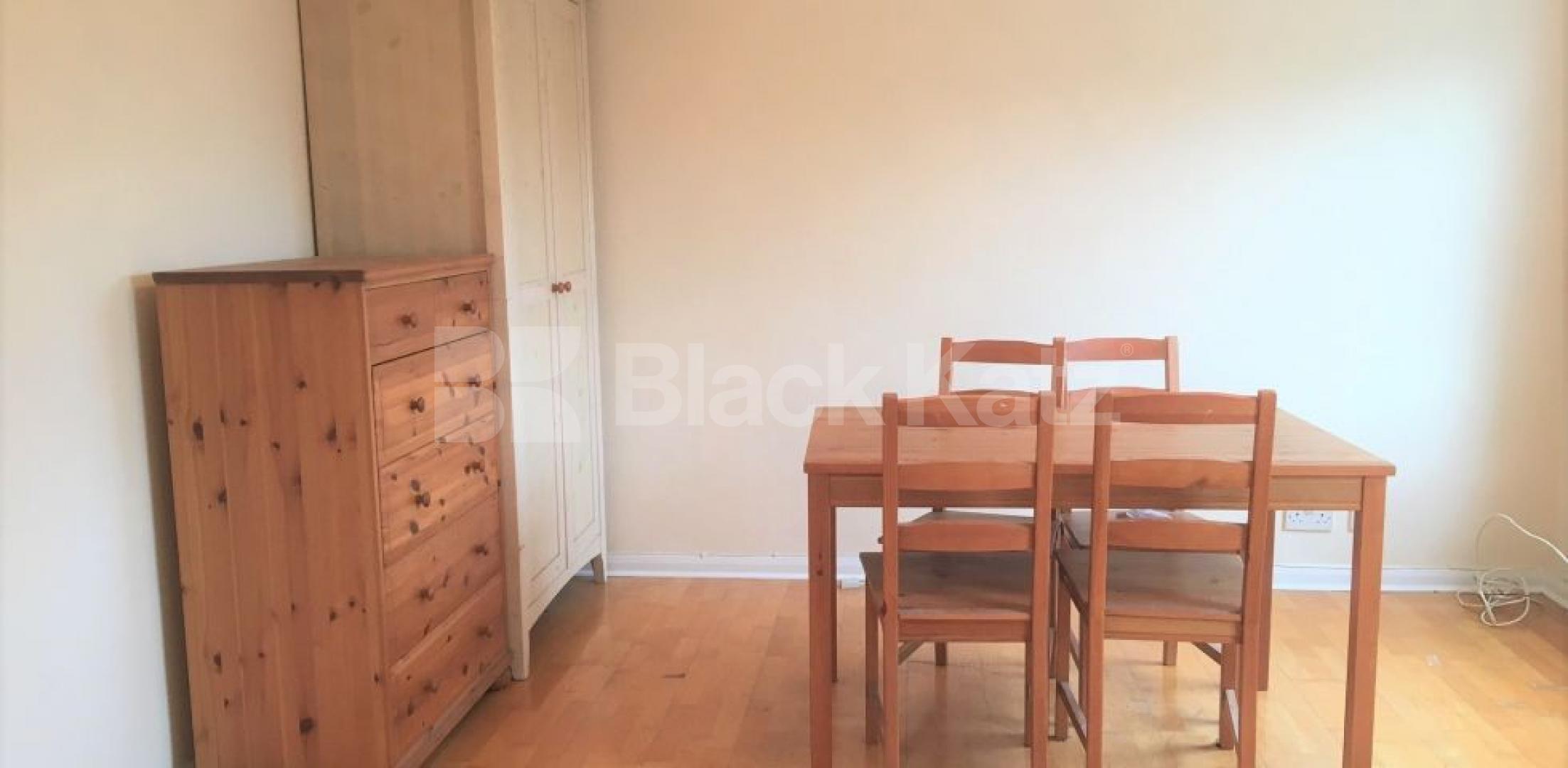 			LET AGREED, 2 Bedroom, 1 bath, 1 reception Flat			 New North Road, ISLINGTON-DE BEAUVOIR-OLD STREET