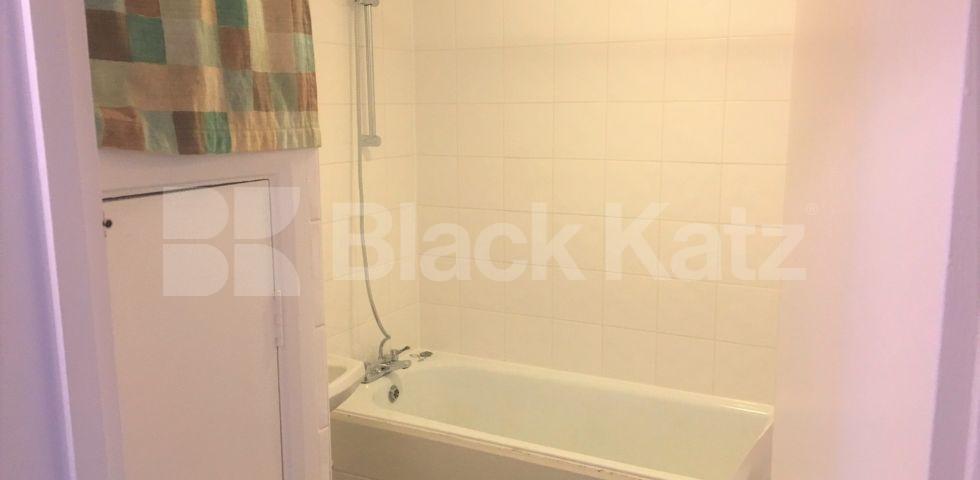 			LET AGREED, 2 Bedroom, 1 bath, 1 reception Flat			 New North Road, ISLINGTON-DE BEAUVOIR-OLD STREET