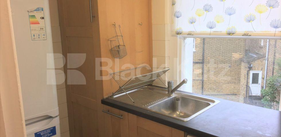 			LET AGREED, 2 Bedroom, 1 bath, 1 reception Flat			 New North Road, ISLINGTON-DE BEAUVOIR-OLD STREET