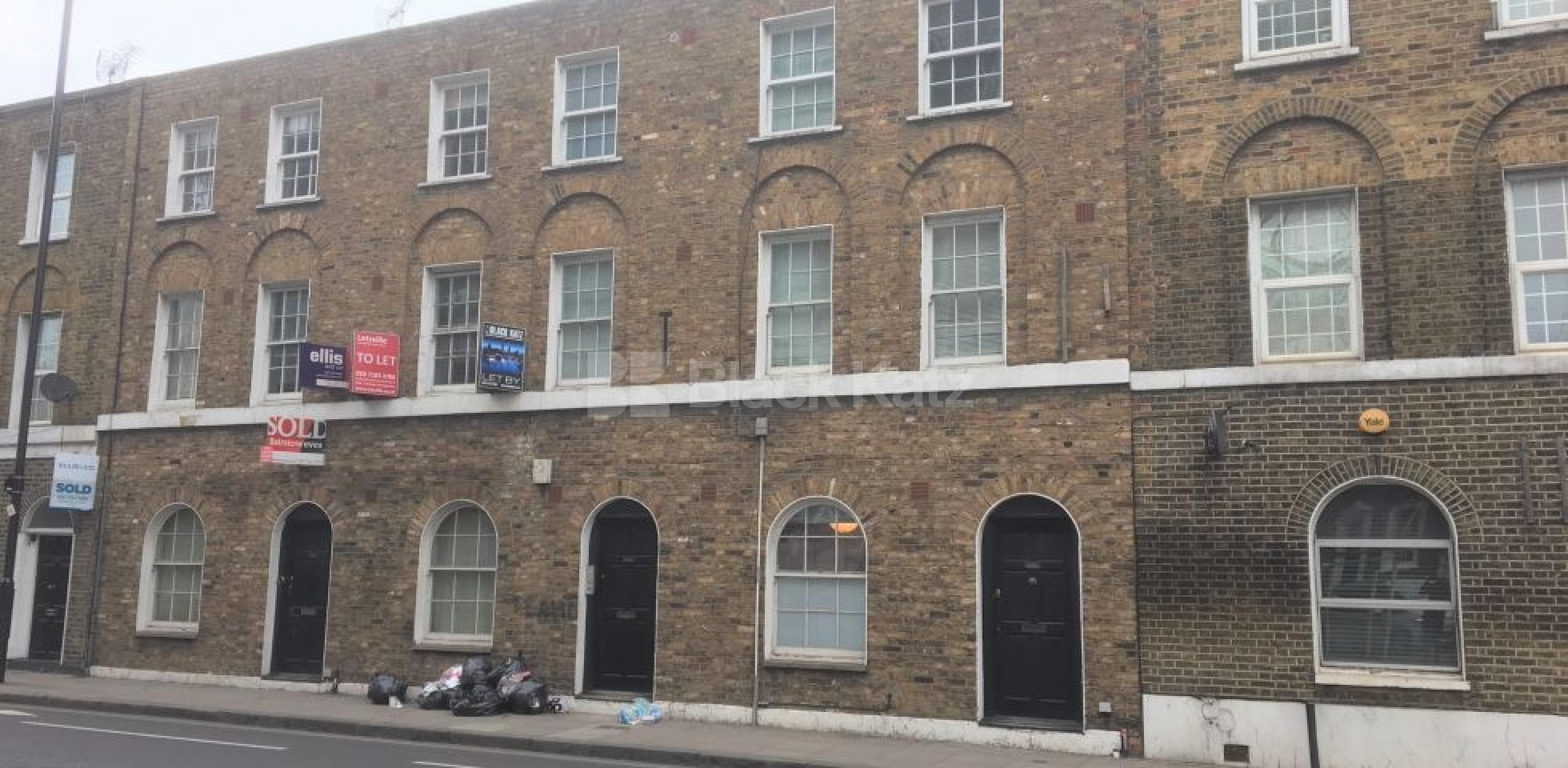 			LET AGREED, 2 Bedroom, 1 bath, 1 reception Flat			 New North Road, ISLINGTON-DE BEAUVOIR-OLD STREET N1