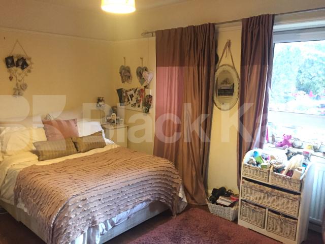 			2 MINS. TO THE HEATH!, 2 Bedroom, 1 bath, 1 reception Flat			 South End Close, HAMPSTEAD HEATH