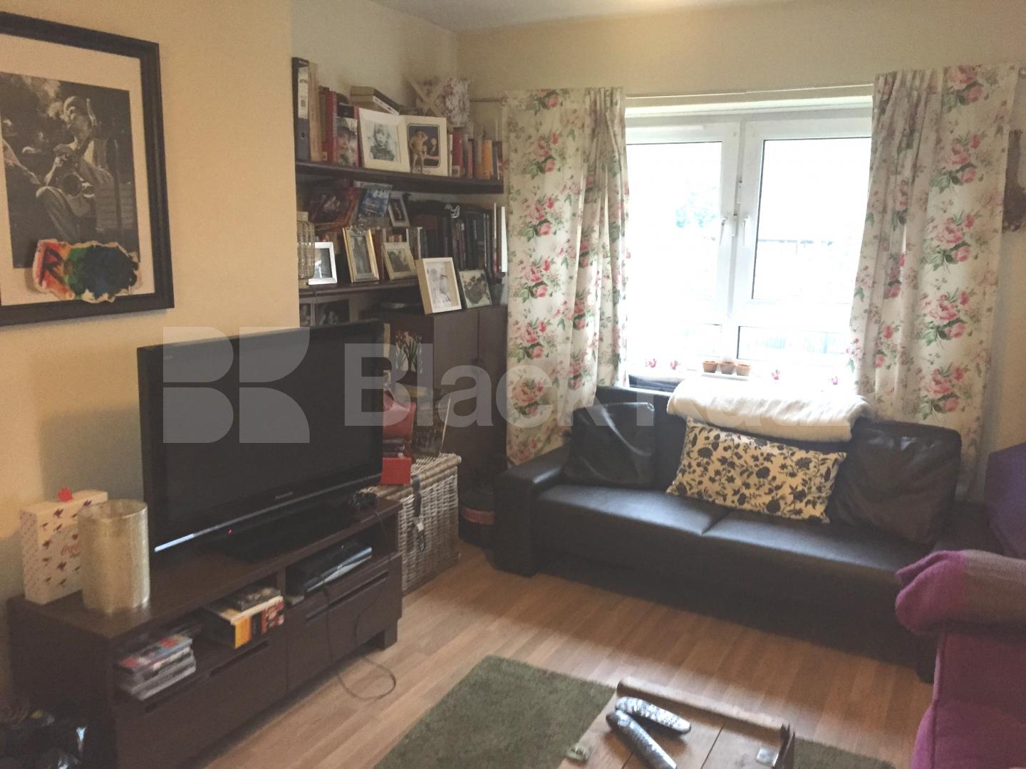 			2 MINS. TO THE HEATH!, 2 Bedroom, 1 bath, 1 reception Flat			 South End Close, HAMPSTEAD HEATH