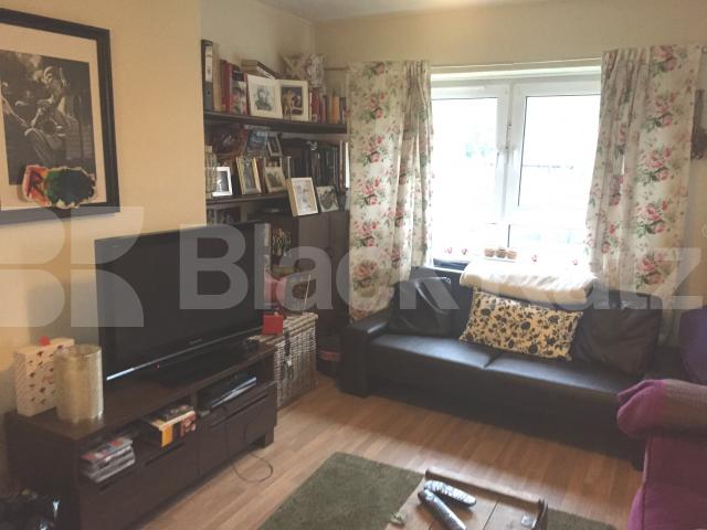 			2 MINS. TO THE HEATH!, 2 Bedroom, 1 bath, 1 reception Flat			 South End Close, HAMPSTEAD HEATH