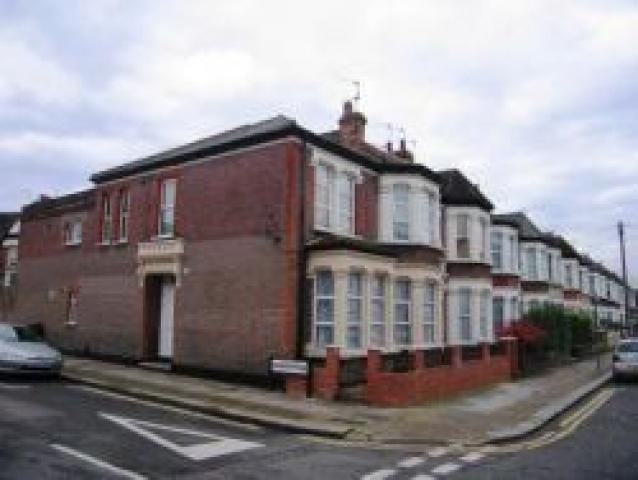 			4 Bedroom, 1 bath, 1 reception Flat			 Chapter Road, WILLESDEN GREEN NW2