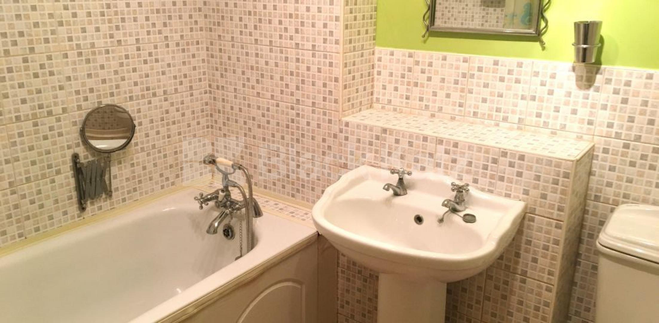 			NEW INSTRUCTION (private parking/ garage, 3 Bedroom, 1 bath, 1 reception End Terraced House			 Nightingale Vale , Woolwich 