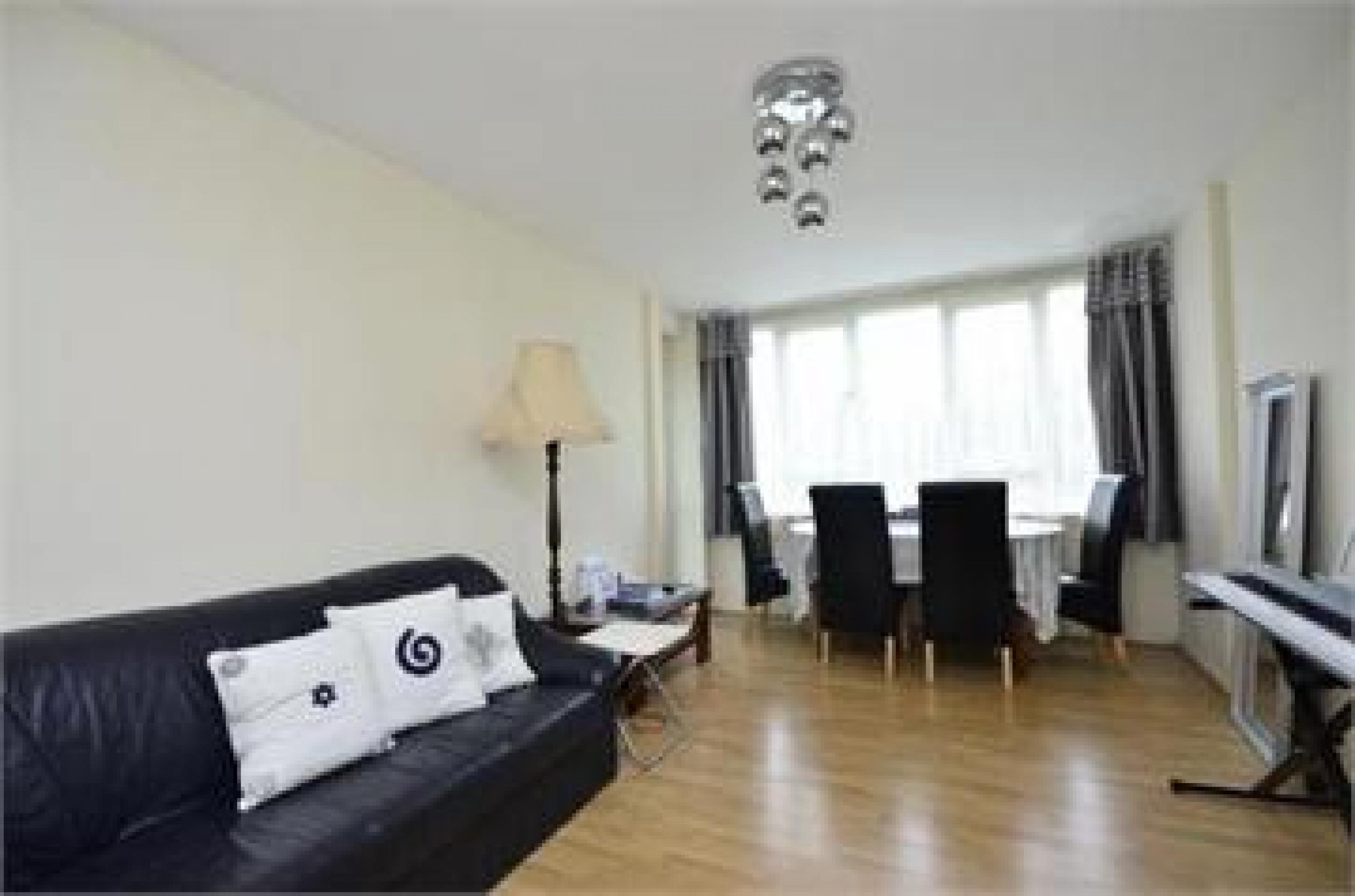 			2 Bedroom, 1 bath, 1 reception Flat			 Ashbourne Close, NORTH FINCHLEY N12