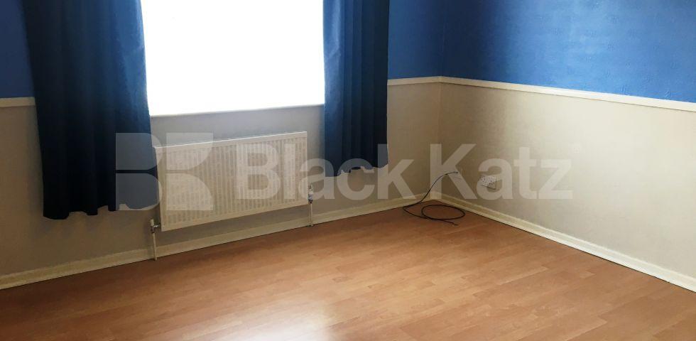 			NEW INSTRUCTION (private parking/ garage, 3 Bedroom, 1 bath, 1 reception End Terraced House			 Nightingale Vale , Woolwich 