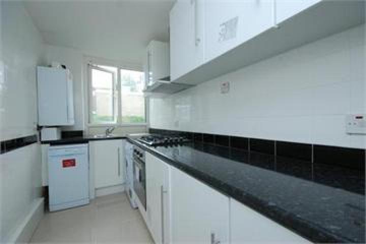 			2 Bedroom, 1 bath, 1 reception Flat			 Ashbourne Close, NORTH FINCHLEY