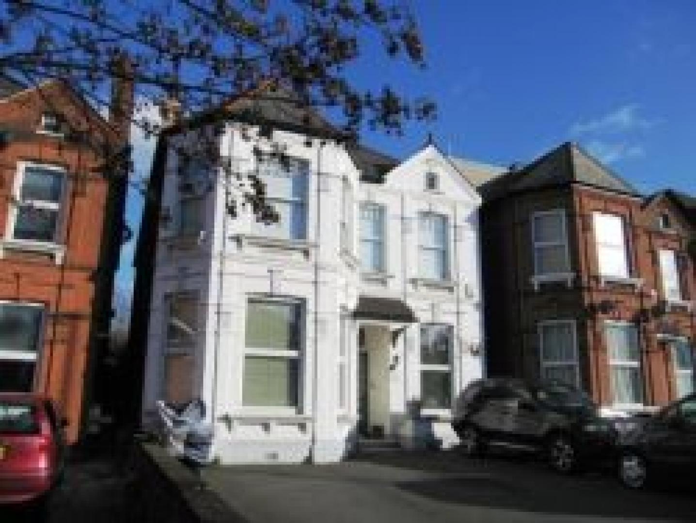 			2 Bedroom, 1 bath, 1 reception Flat			 Shoot Up Hill, KILBURN NW2