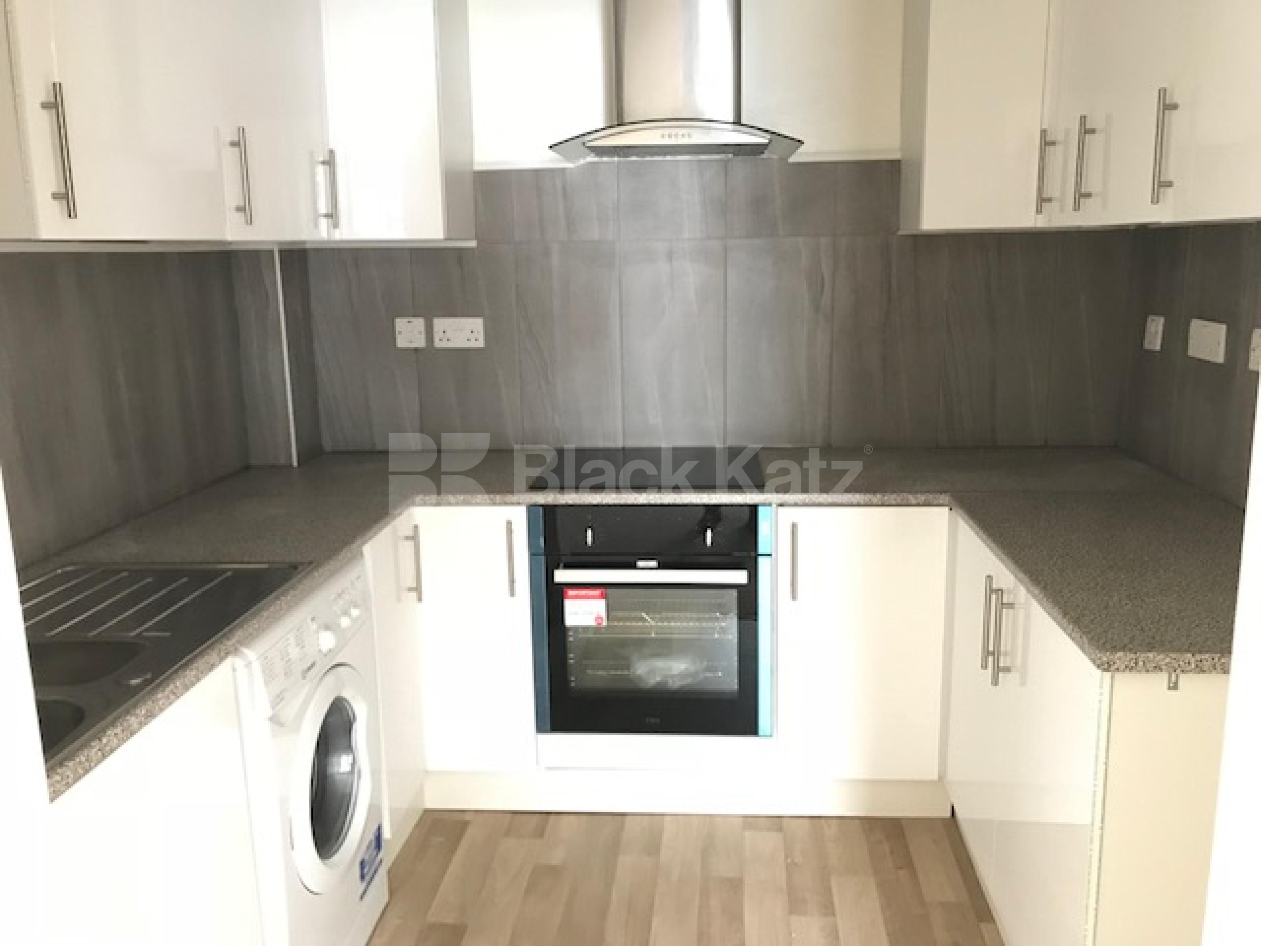 			2 Bed 2 Bath Mews House!, 2 Bedroom, 1 bath, 1 reception Mews House			 Turnpike Mews, Turnpike Lane / Hornsey N8