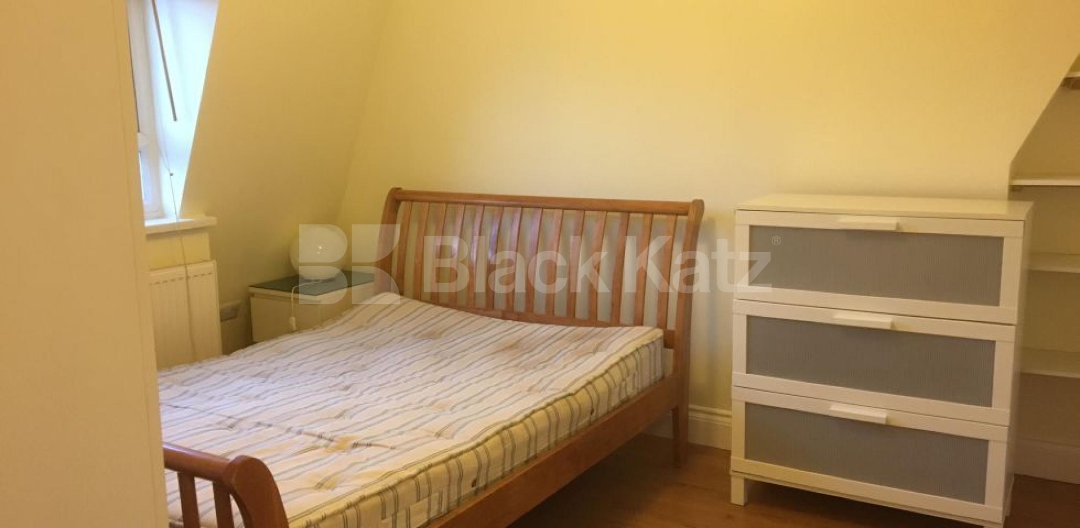 			RENT INCLUSIVE OF GAS, ELECTRIC AND WATER RATES, 1 Bedroom, 1 bath, 1 reception Flat			 Stroud Green Road, FINSBURY PARK-STROUD GREEN