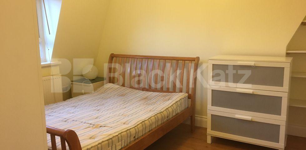 			RENT INCLUSIVE OF GAS, ELECTRIC AND WATER RATES, 1 Bedroom, 1 bath, 1 reception Flat			 Stroud Green Road, FINSBURY PARK-STROUD GREEN