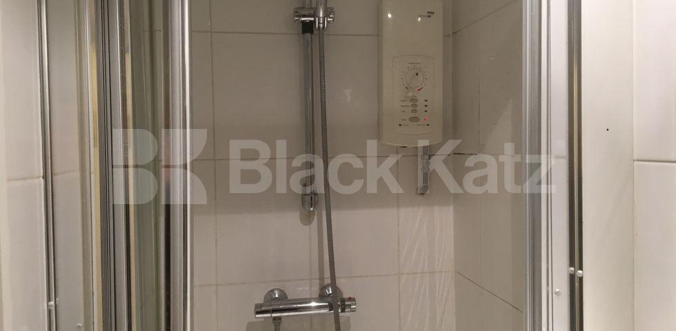 			RENT INCLUSIVE OF GAS, ELECTRIC AND WATER RATES, 1 Bedroom, 1 bath, 1 reception Flat			 Stroud Green Road, FINSBURY PARK-STROUD GREEN