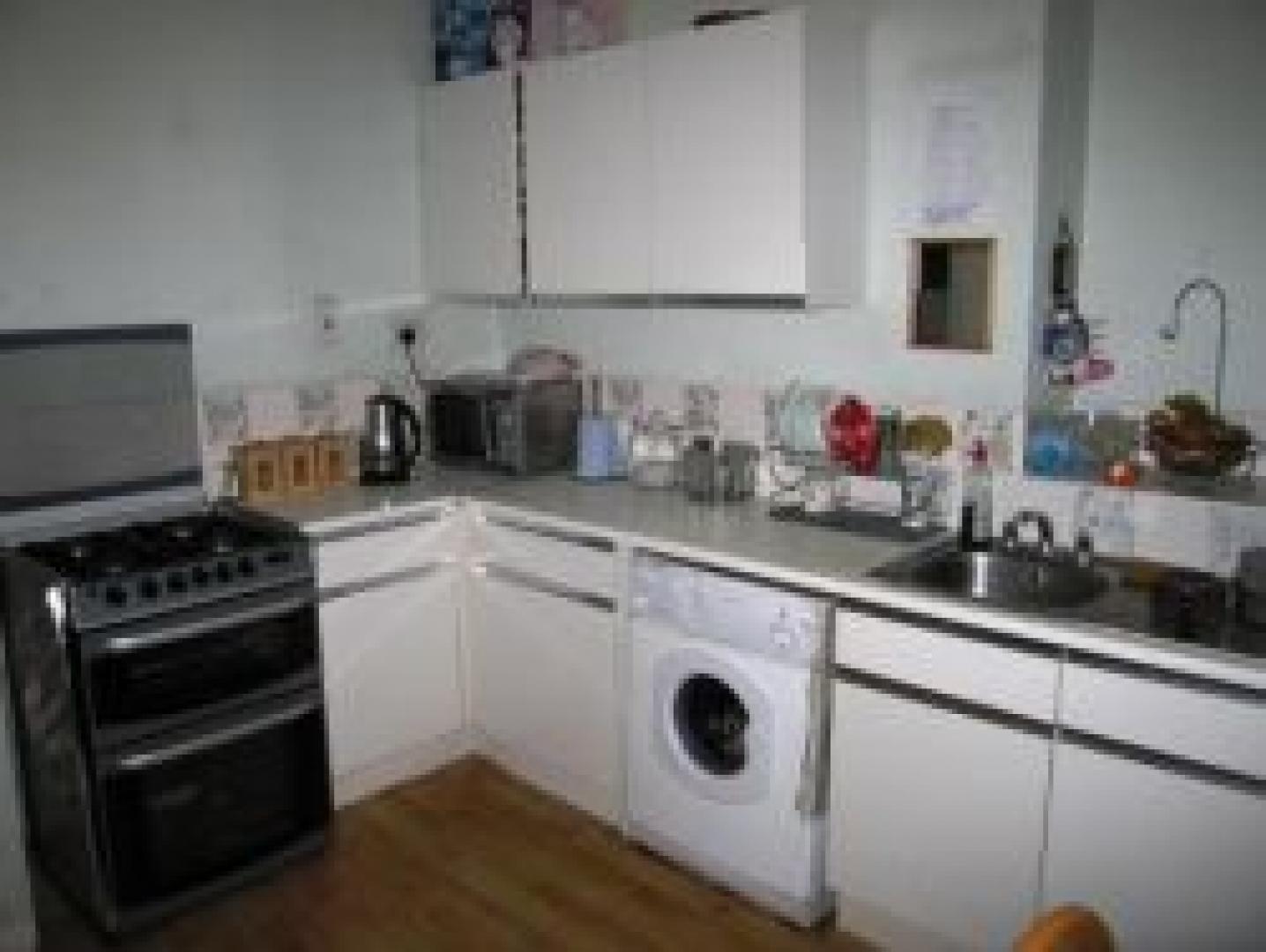 			4 Bedroom, 1 bath, 1 reception Flat			 Ashmore Road, QUEENS PARK/MAIDA VALE W9