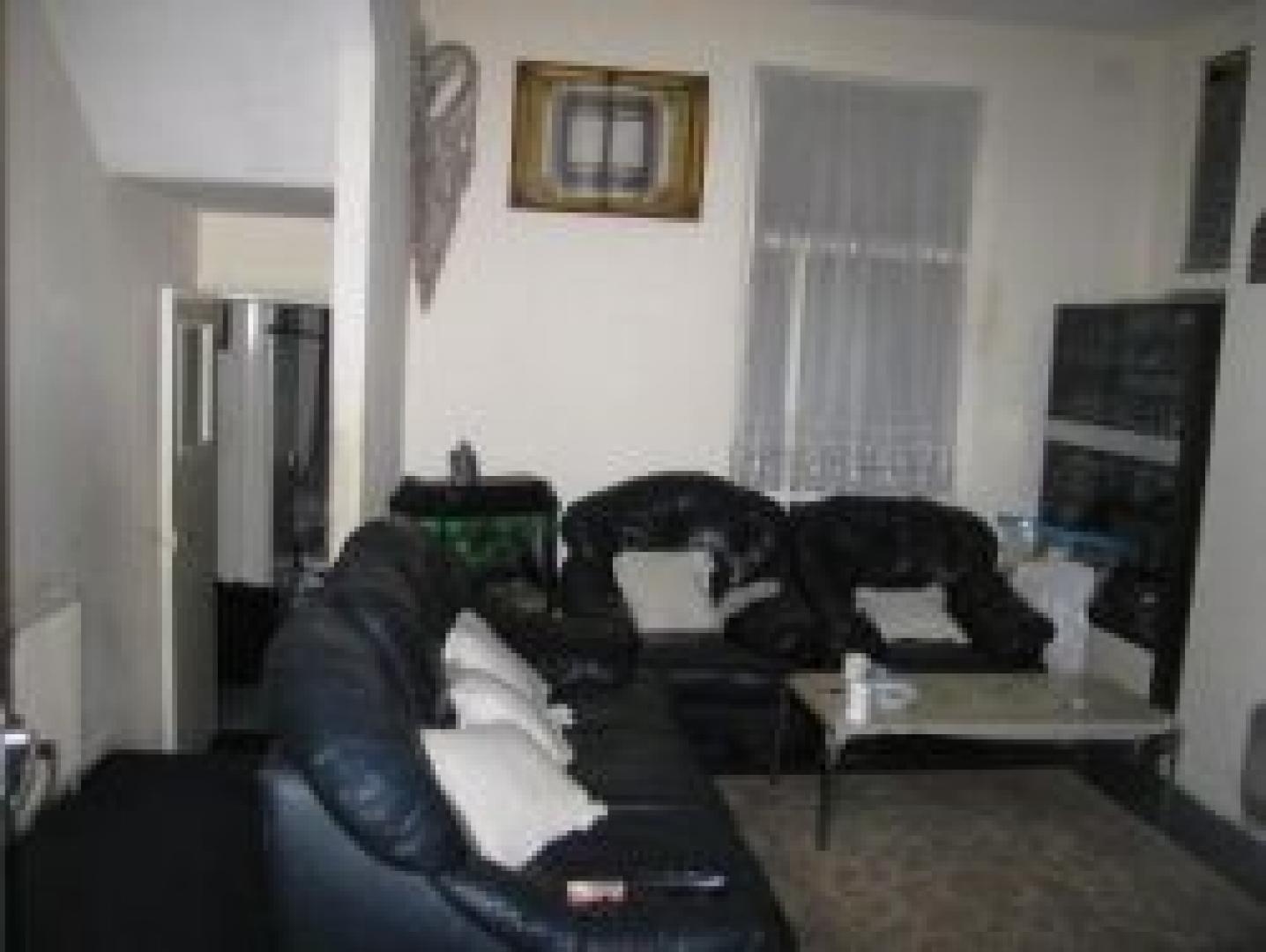 			4 Bedroom, 1 bath, 1 reception Flat			 Ashmore Road, QUEENS PARK/MAIDA VALE W9