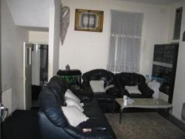 			4 Bedroom, 1 bath, 1 reception Flat			 Ashmore Road, QUEENS PARK/MAIDA VALE W9