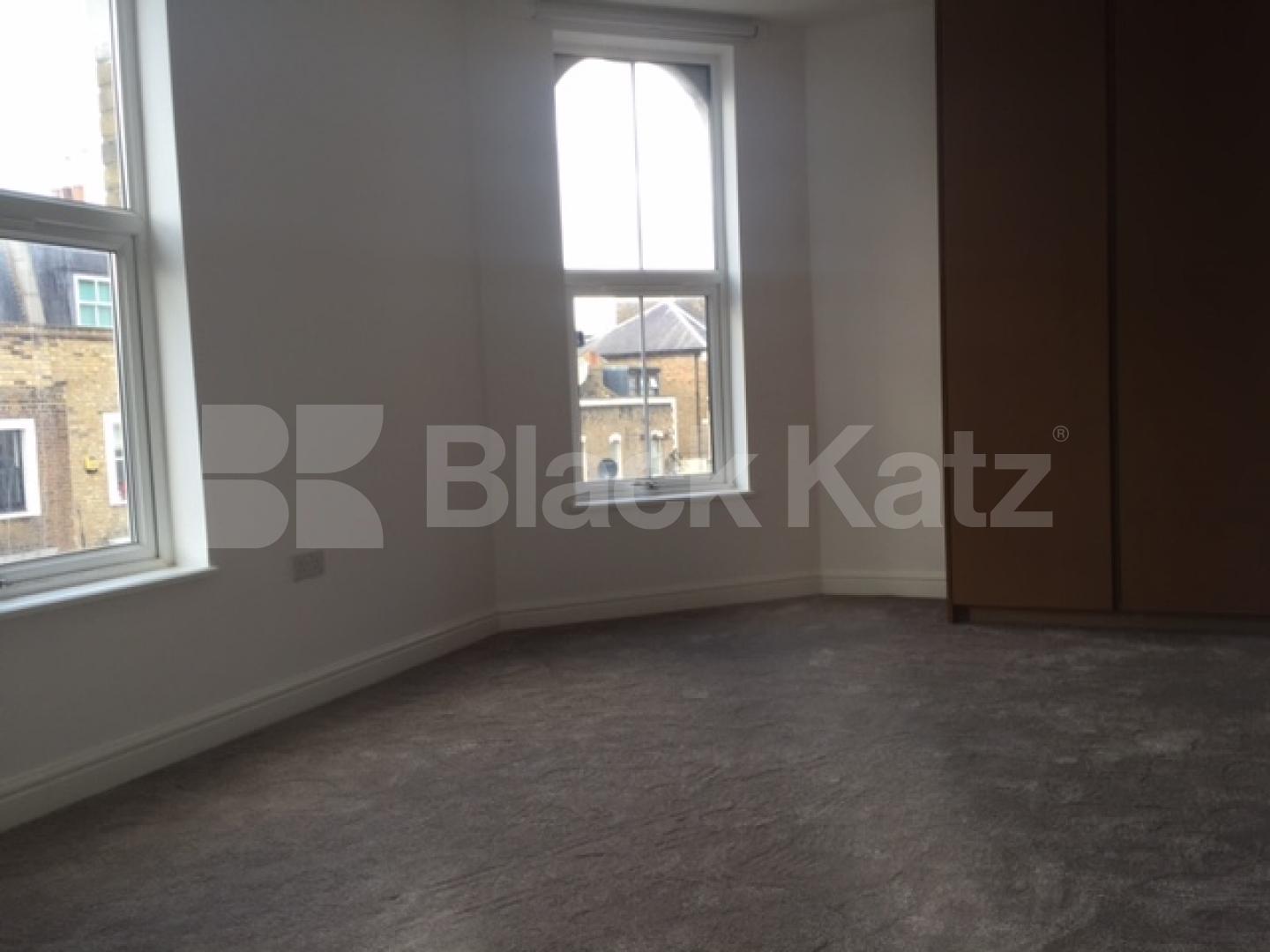 			STUNNING SPACIOUS SPLIT LEVEL 3 BEDROOM FLAT, 3 Bedroom, 1 bath, 1 reception Flat			 Green Lanes, NEWINGTON GREEN-STOKE NEWINGTON