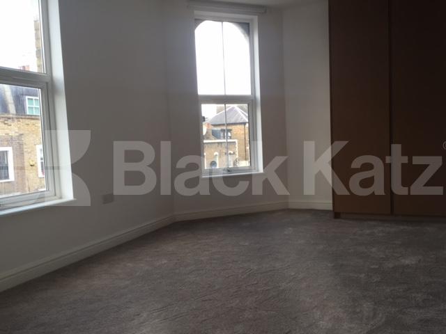 			STUNNING SPACIOUS SPLIT LEVEL 3 BEDROOM FLAT, 3 Bedroom, 1 bath, 1 reception Flat			 Green Lanes, NEWINGTON GREEN-STOKE NEWINGTON