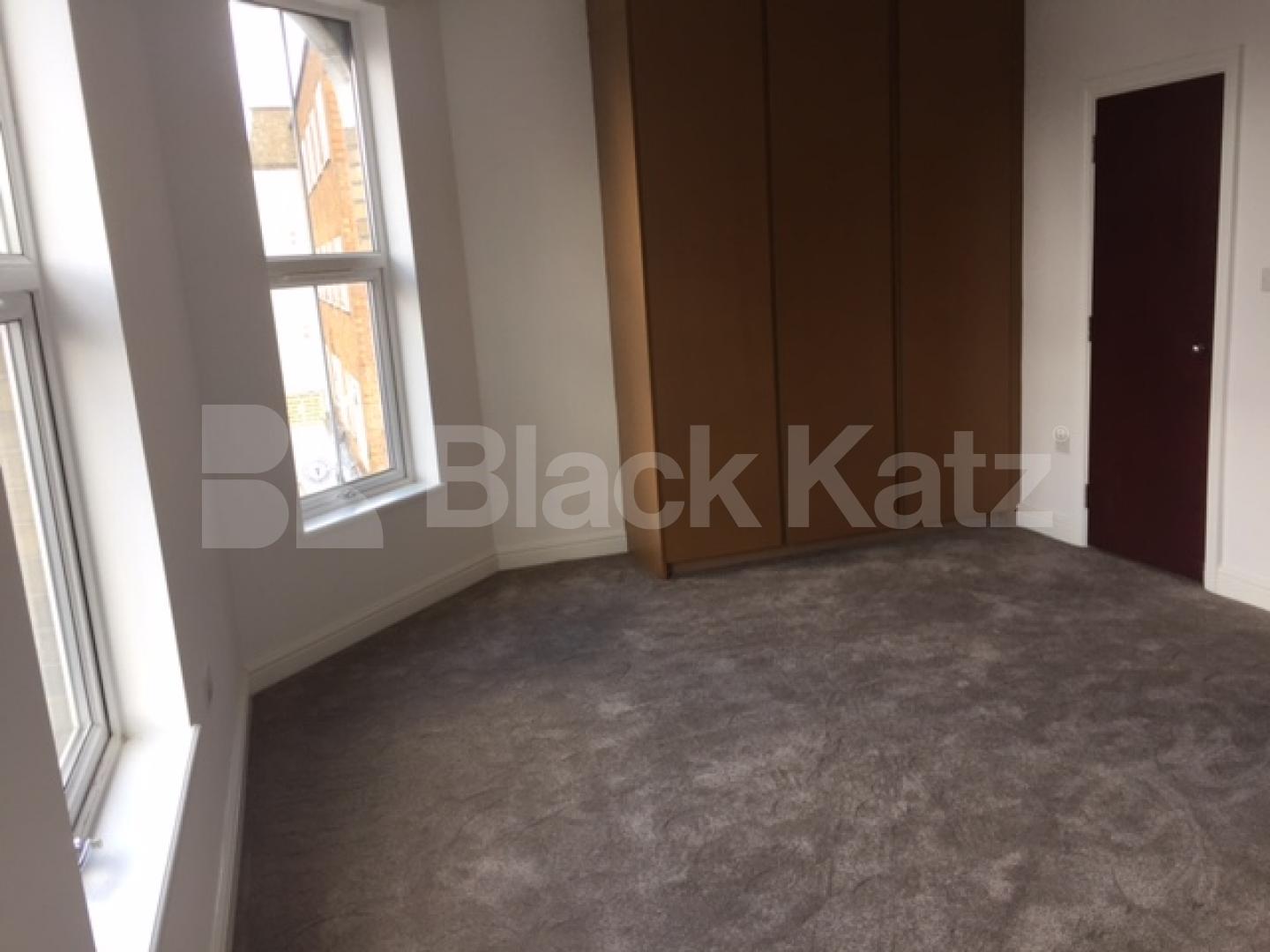 			STUNNING SPACIOUS SPLIT LEVEL 3 BEDROOM FLAT, 3 Bedroom, 1 bath, 1 reception Flat			 Green Lanes, NEWINGTON GREEN-STOKE NEWINGTON