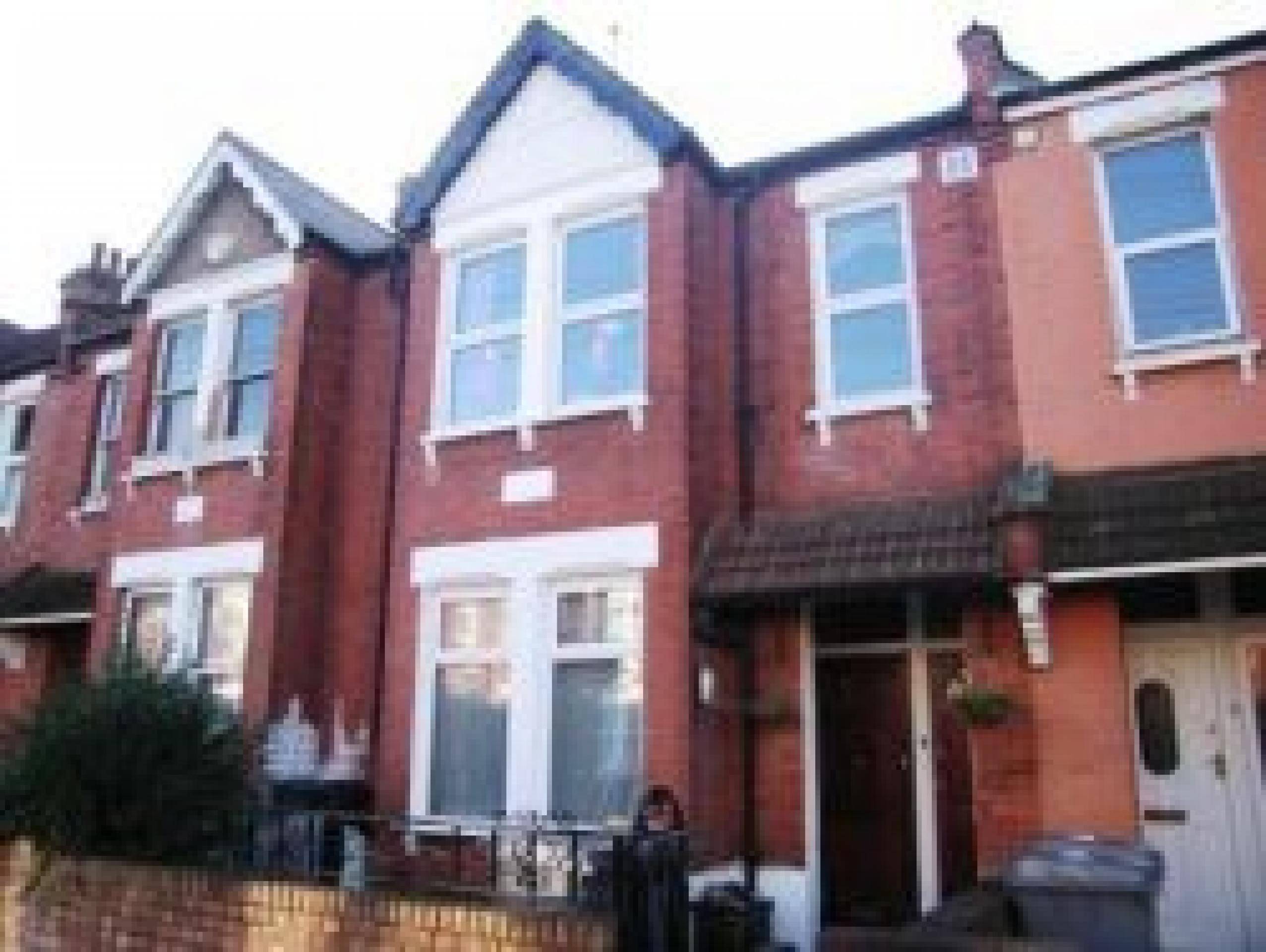 			3 Bedroom, 1 bath, 1 reception Flat			 Deacon Road, DOLLIS HILL/WILLESDEN GREEN NW2 NW2