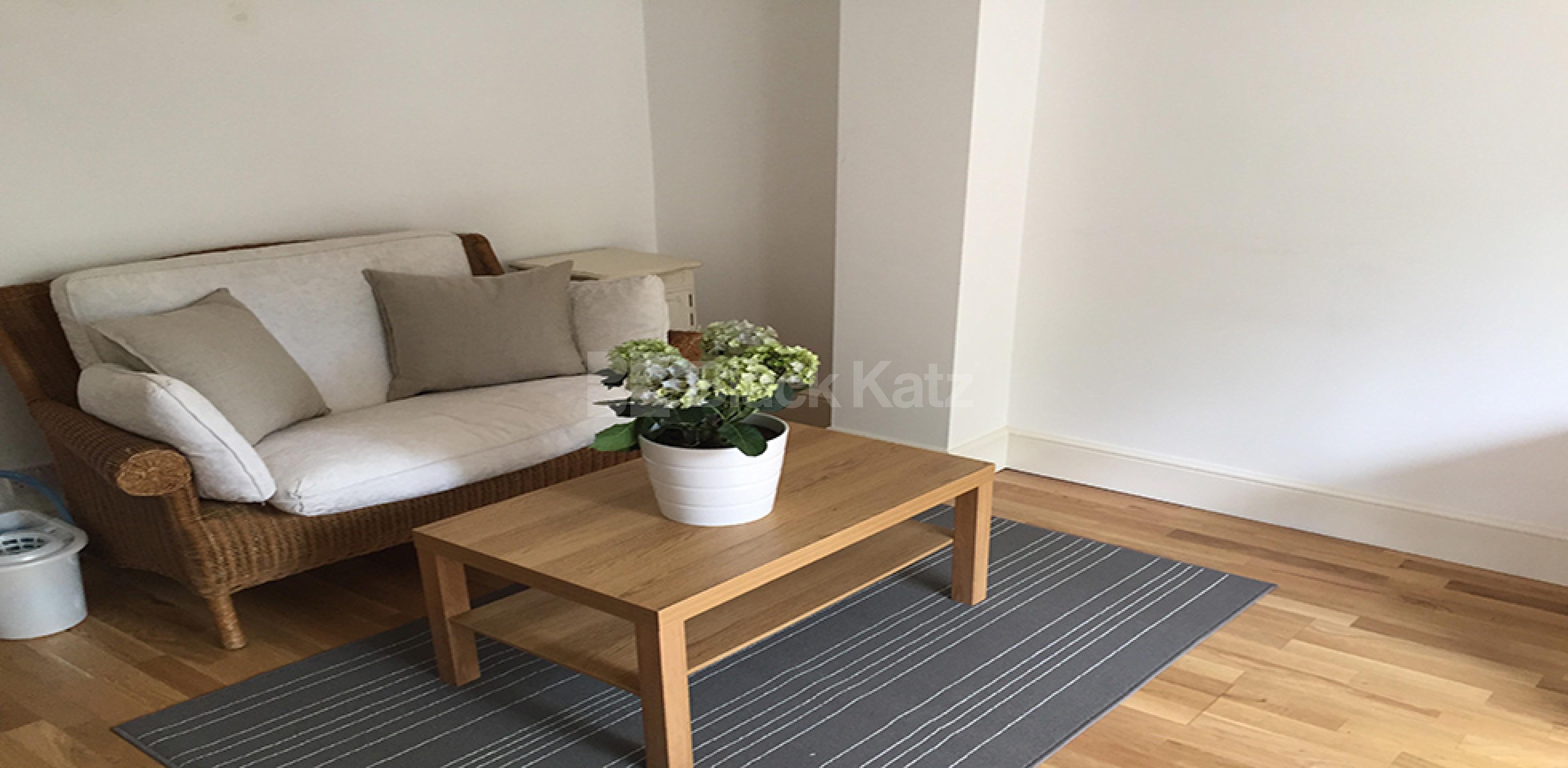 			NEW INSTRUCTION!, 2 Bedroom, 1 bath, 1 reception Flat			 Alma Square, ST JOHNS WOOD NW8