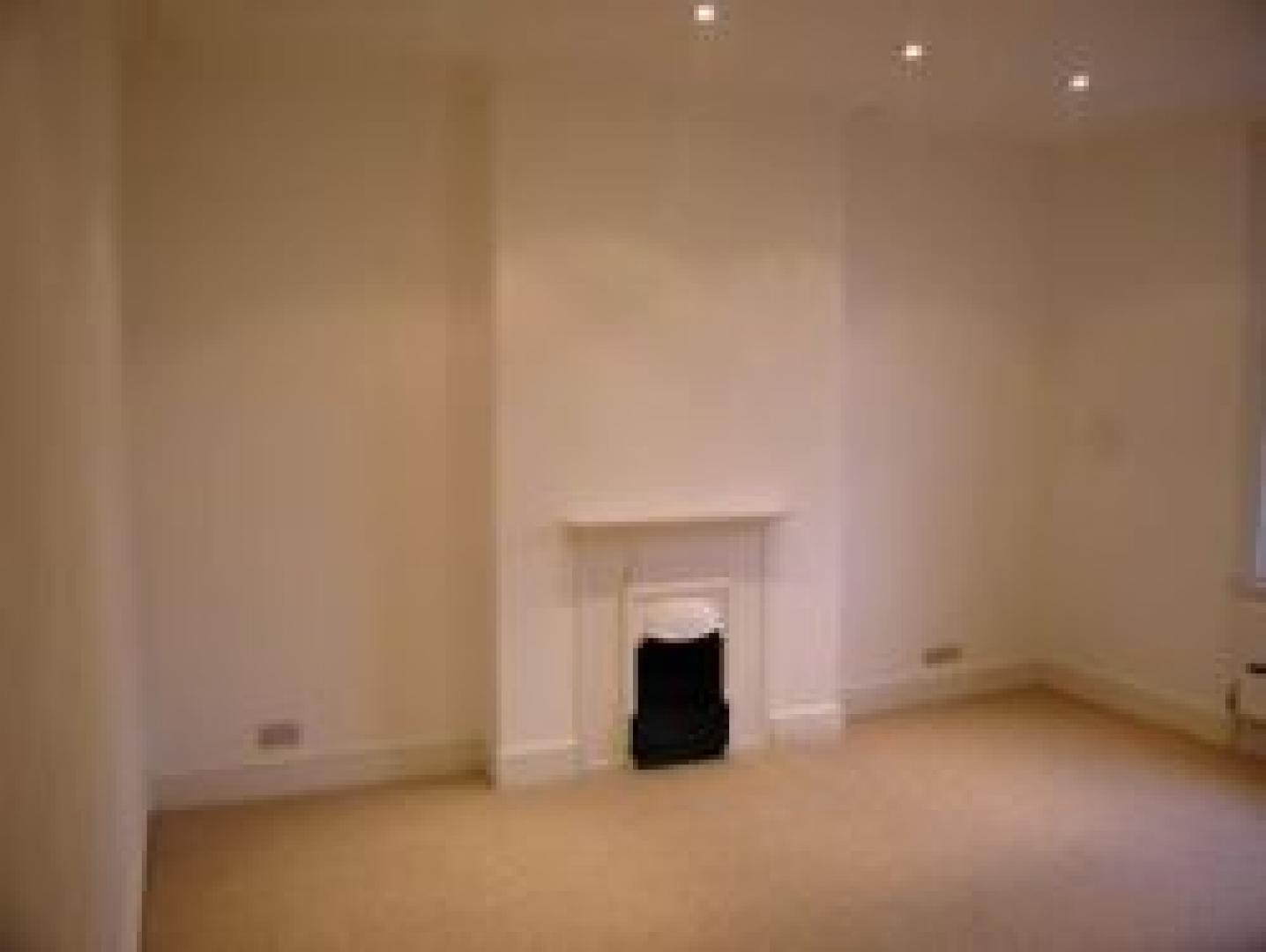 			3 Bedroom, 1 bath, 1 reception Flat			 Liddell Gardens, KENSAL GREEN NW10