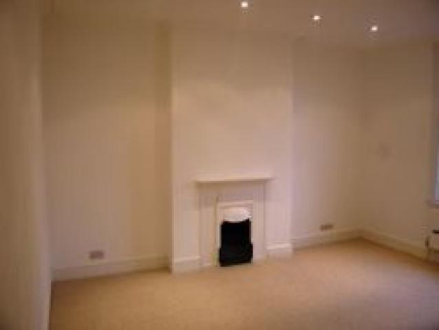 			3 Bedroom, 1 bath, 1 reception Flat			 Liddell Gardens, KENSAL GREEN NW10