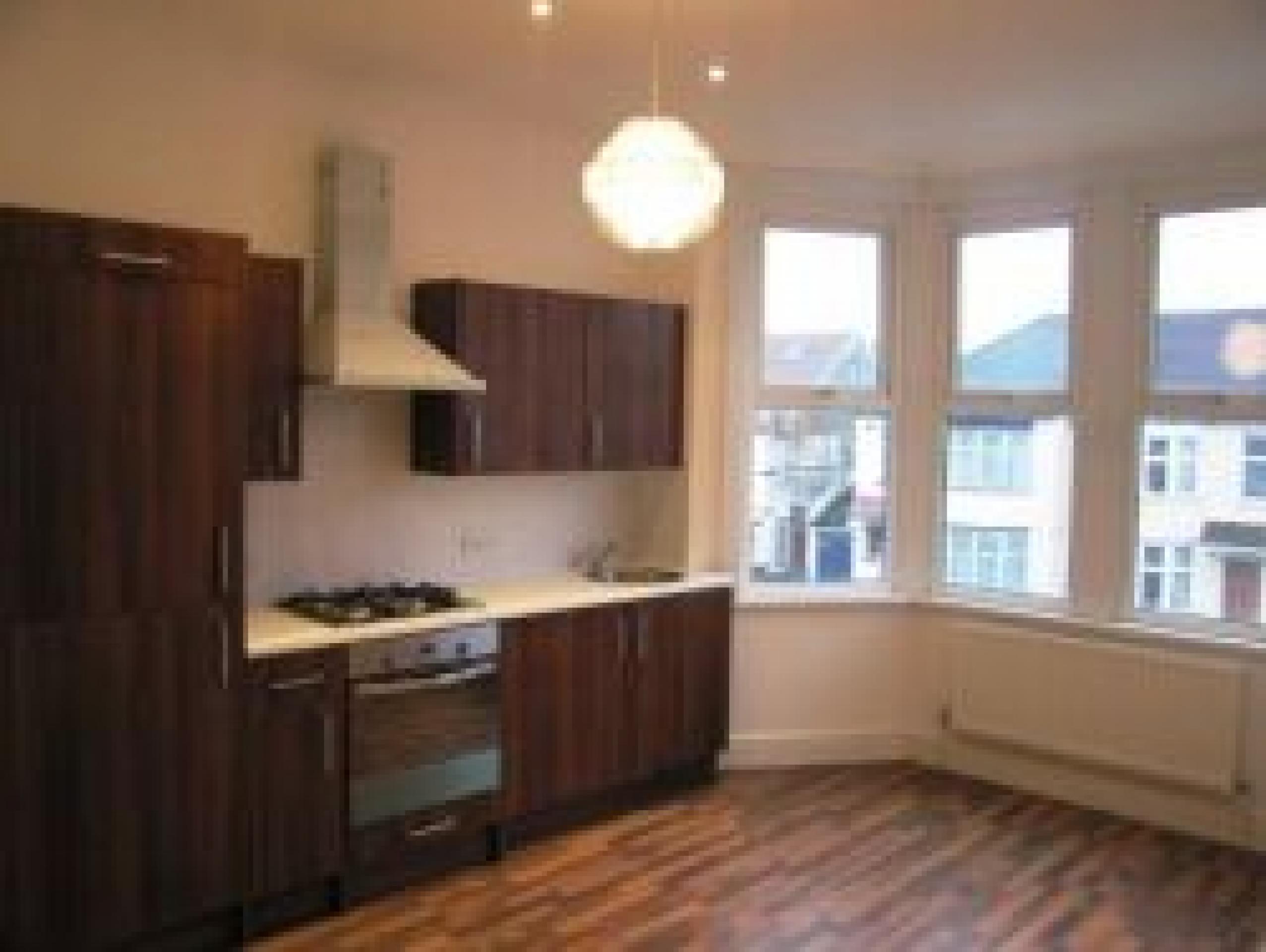 			3 Bedroom, 1 bath, 1 reception Flat			 Liddell Gardens, KENSAL GREEN NW10 NW10