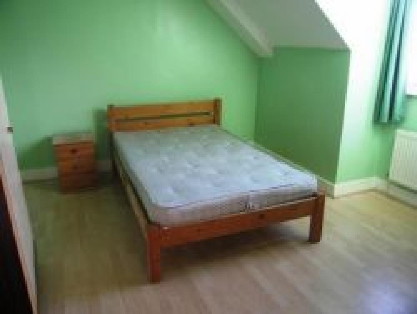 			3 Bedroom, 1 bath, 1 reception Flat			 Cricklewood Broadway, CRICKLEWOOD NW2