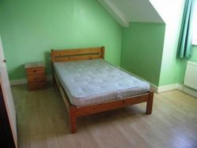 			3 Bedroom, 1 bath, 1 reception Flat			 Cricklewood Broadway, CRICKLEWOOD NW2