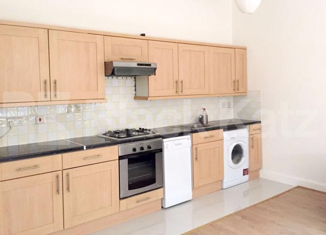			UNDER OFFER , 2 Bedroom, 1 bath, 1 reception Apartment			 Ifield Road, Earls Court / West Brompton