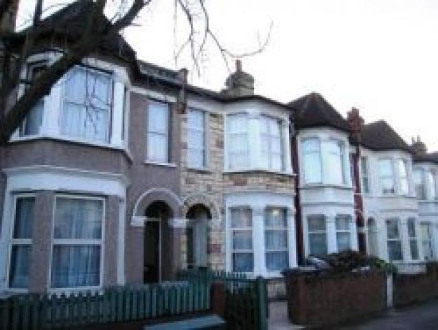 			2 Bedroom, 1 bath, 1 reception Flat			 Chapter Road, WILLESDEN GREEN/DOLLIS HILL