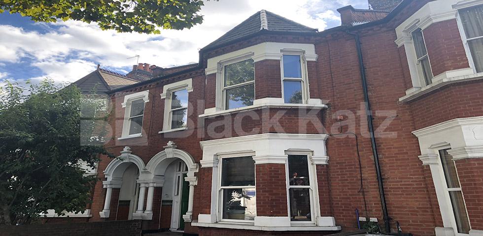 			LET , 2 Bedroom, 1 bath, 1 reception Apartment			 Cavendish Road , Clapham South 