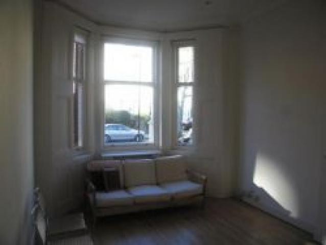 			1 Bedroom, 1 bath, 1 reception Flat			 Greencroft Gardens, WEST HAMPSTEAD NW6