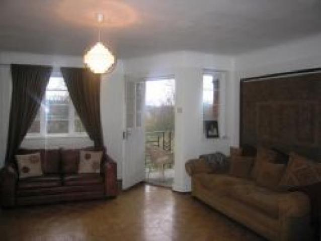 			3 Bedroom, 1 bath, 1 reception Flat			 Lyttleton Road, HAMPSTEAD GARDEN SUBURB/EAST FINCHLEY N2