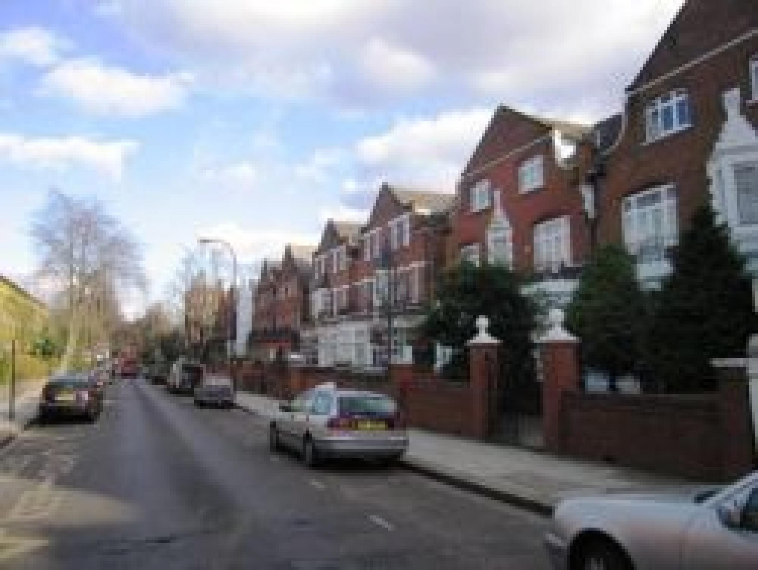 			3 Bedroom, 1 bath, 1 reception Flat			 Broadhurst Gardens, WEST HAMPSTEAD NW6 NW6