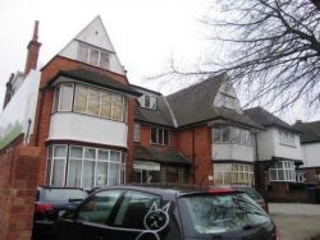 			BILLS ARE ALL INCLUSIVE!!!, Studio Apartment, 1 bath, 1 reception Flat			 Finchley Road, GOLDERS GREEN NW11