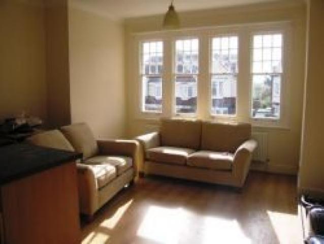			BRAND NEW REFURB!!!, 3 Bedroom, 1 bath, 1 reception Flat			 Park Crescent, FINCHLEY CENTRAL N3